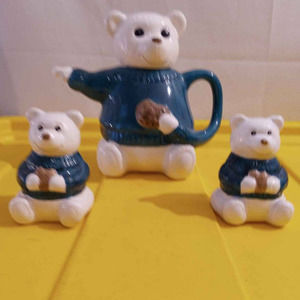 Asia Master Creamer / Salt & Pepper Shaker Set